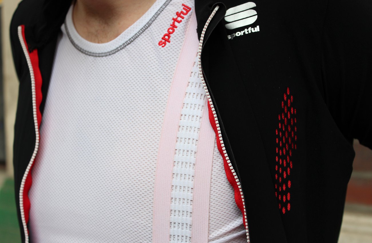 Sportful R&D SC Jersey and Sportful Thermodynamic Lite Sleeveless Base Layer (Pic: Timothy John/Factory Media)