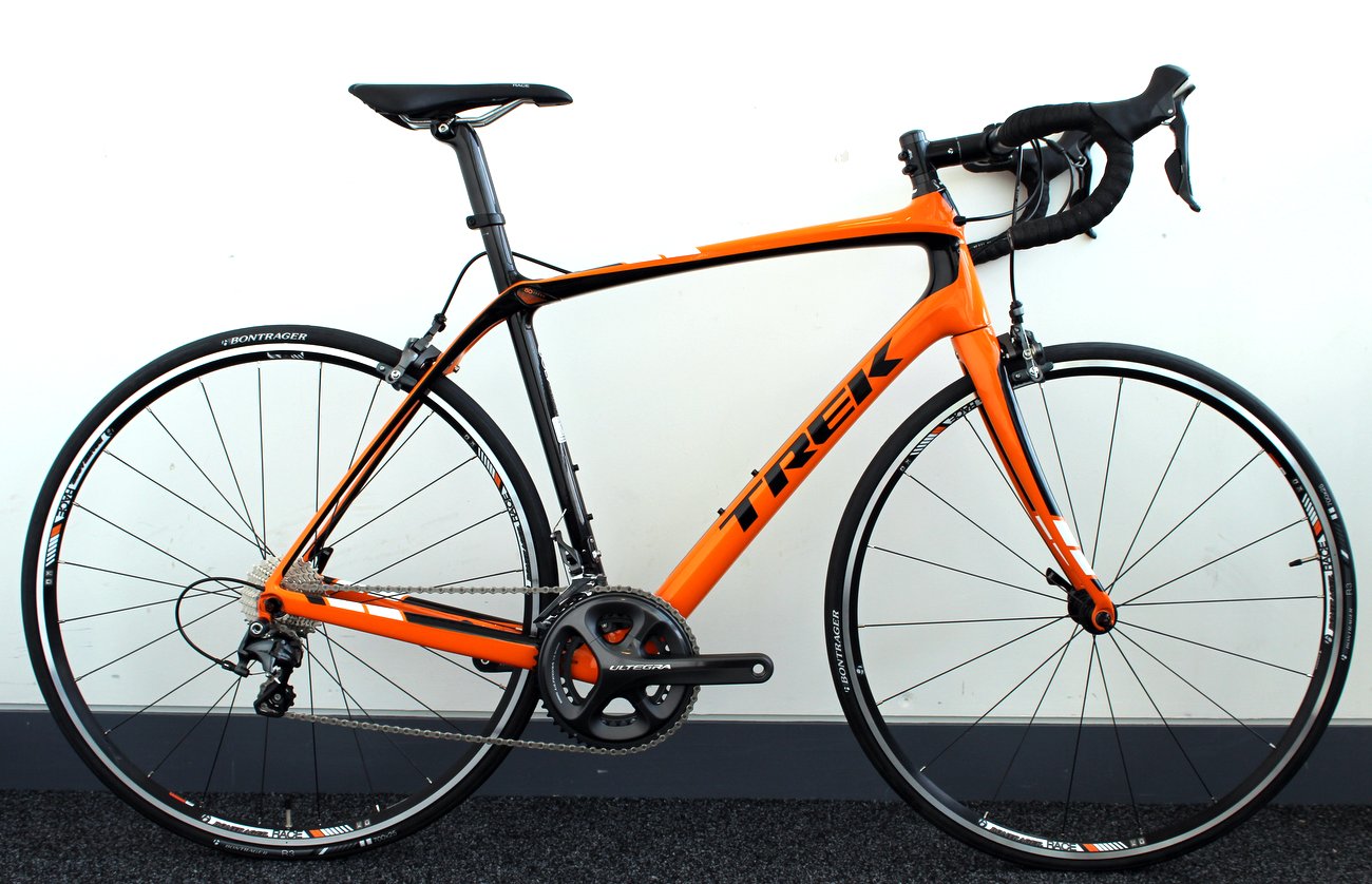 Trek Domane 5.2 (Pic: George Scott/Factory Media)