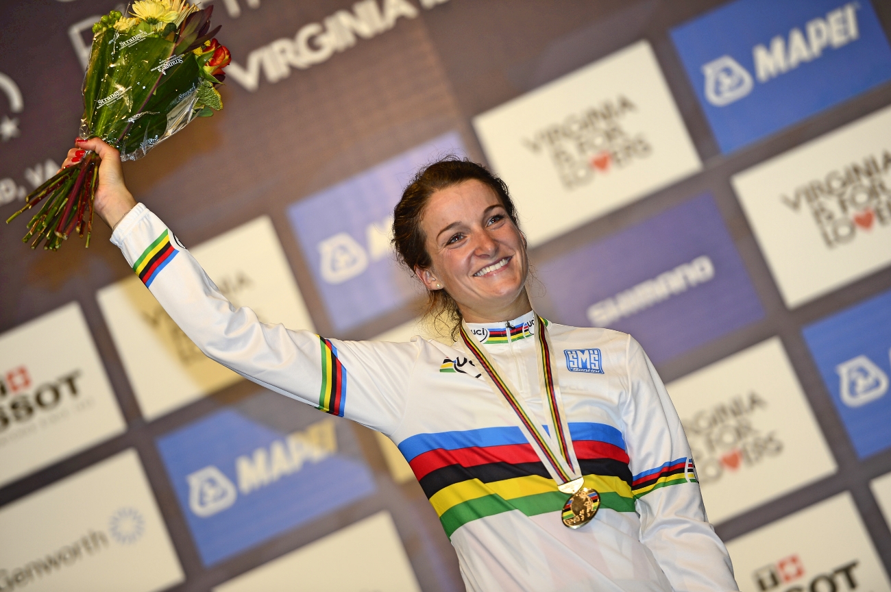Lizzie Armitstead, world champion, 2015, rainbow jersey, podium, pic - Sirotti