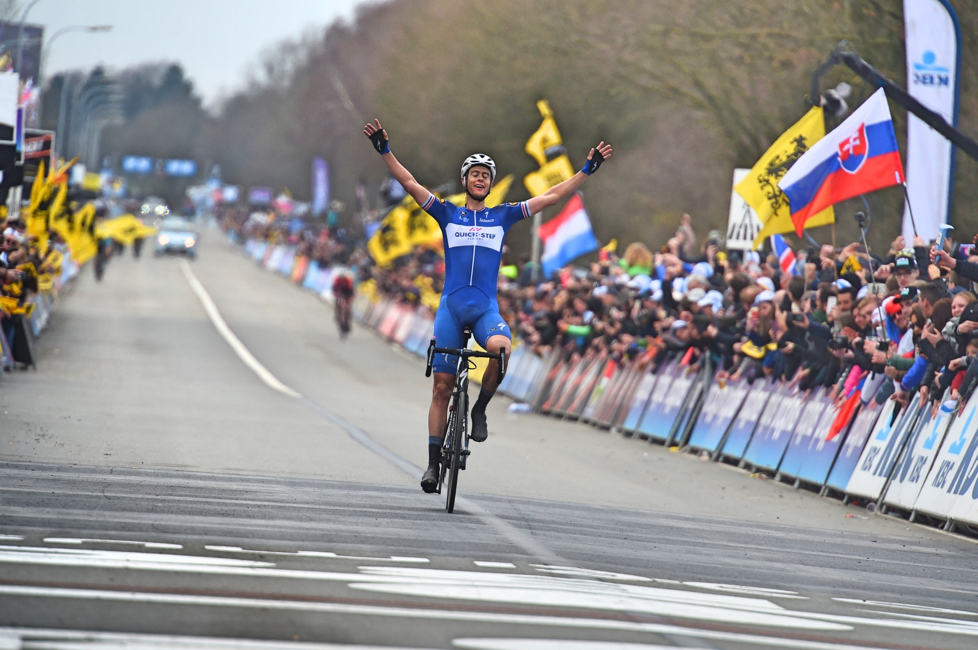 Niki Terpstra, QuickStep Floors, Tour of Flanders, 2018, salute, pic - Sirotti